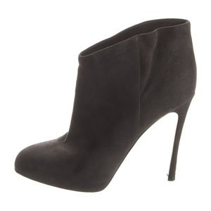 Gorgeous black suede Gianvito Rossi booties 36